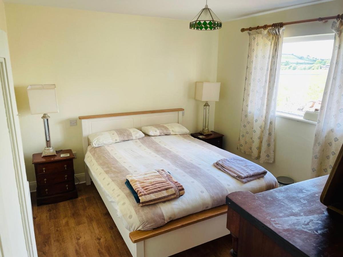 Cutteen Cottage Tulla Екстериор снимка