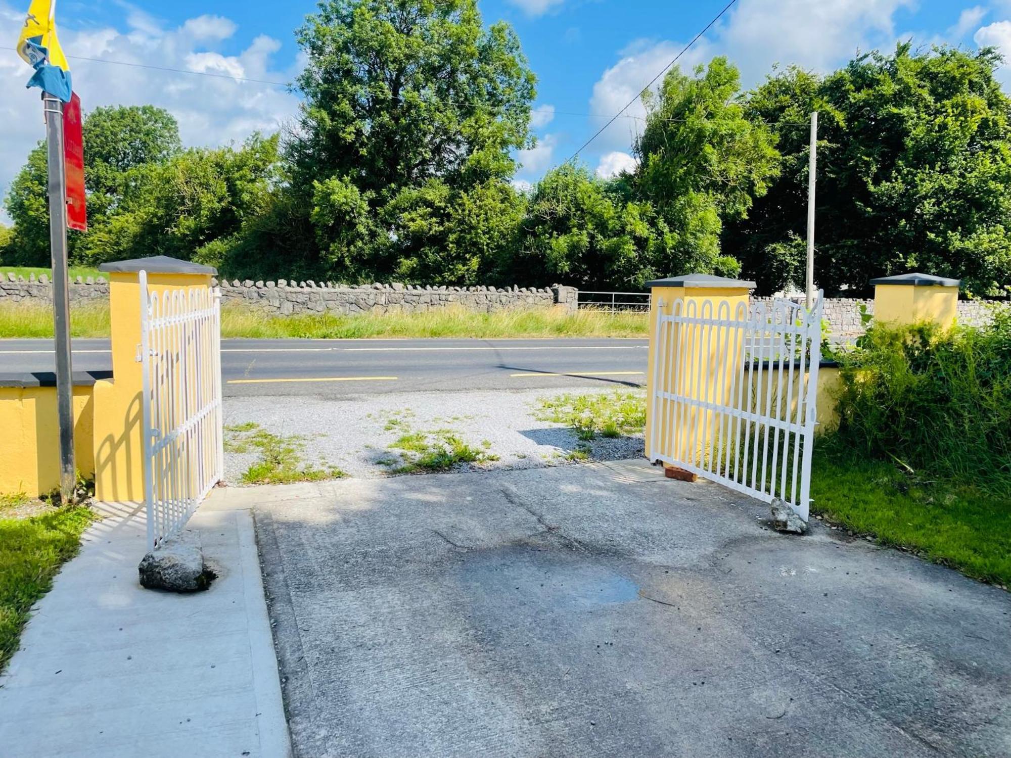 Cutteen Cottage Tulla Екстериор снимка