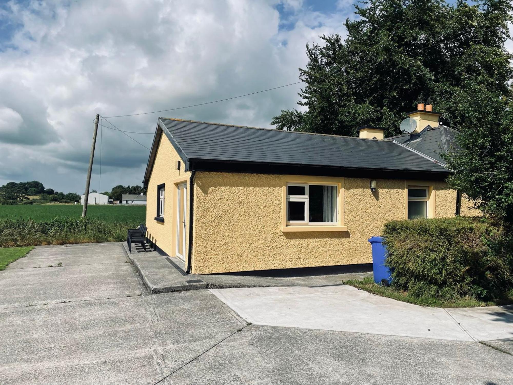 Cutteen Cottage Tulla Екстериор снимка